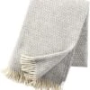 Klippan - Knut - Plaid - Light Grey - Grijs - Wolwit - 100% Lams Wol- Klippan-Deken - Woon Accessoire - Wollendeken - Licht-Grijs -Klippan 1033x1200 1
