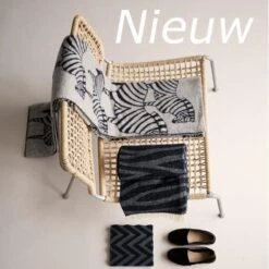 Klippan - Zebra - Woondeken - Plaid - Woonplaid - Zebra - Grijs - Antraciet - 130cmx180cm 9 Klippan - Zebra - Woondeken - Plaid - Woonplaid - Zebra - Grijs - Antraciet - 130cmx180cm -Klippan 1200x1200 23