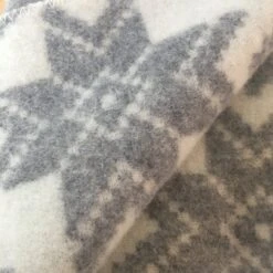 KLIPPAN - SNOWFALL - GRIJS - PLAID - 130X180 -Klippan 1200x1200 27