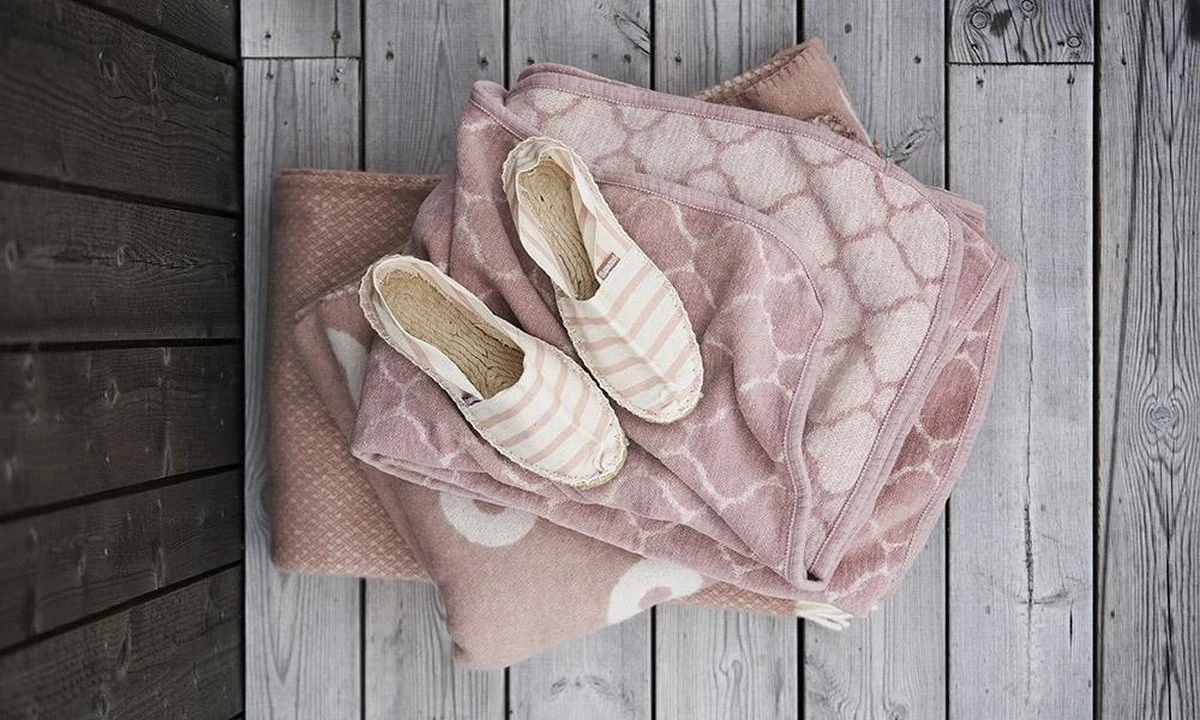 Klippan - Plaid - Wol - Preppy-pink - Roos Deken 3 Klippan - Plaid - Wol - Preppy-pink - Roos Deken