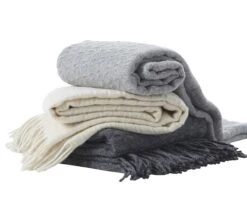 Klippan Wollen Plaid Twist Lichtgrijs 130x200cm -Klippan 1200x970