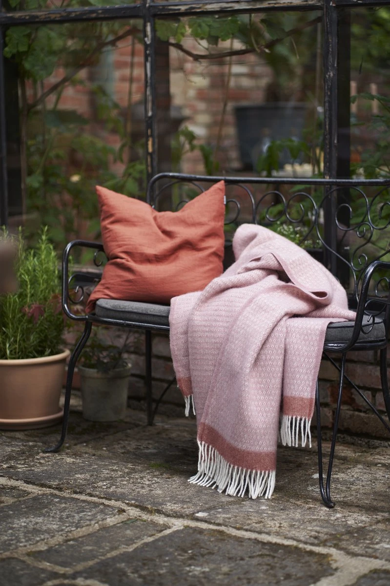 Klippan Yllefabrik Klippan Wollen Plaid Harald - Dusty Rose-copper- 130x200cm 4 Klippan Yllefabrik Klippan Wollen Plaid Harald - Dusty Rose-copper- 130x200cm - Afbeelding 2