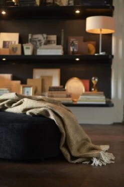 Klippan Yllefabrik Klippan 100% Wollen Plaid- Curve Caramel- Caramel Kleur- 130x200cm 7 Klippan Yllefabrik Klippan 100% Wollen Plaid- Curve Caramel- Caramel Kleur- 130x200cm -Klippan 800x1200 11