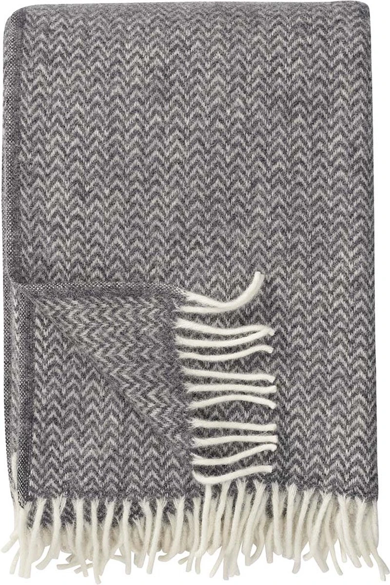 Klippan Yllefabrik Klippan - Chevron - Plaid - Grey - Grijs - 100% Wol - Ecologische Wol - 130cm X 200cm - Met Franjes - Wasbaar 3 Klippan Yllefabrik Klippan - Chevron - Plaid - Grey - Grijs - 100% Wol - Ecologische Wol - 130cm X 200cm - Met Franjes - Wasbaar