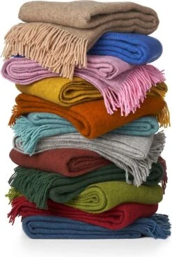 Klippan Yllefabrik Klippan - Gotland - Plaid - Deken - Red - Rood - 100% Gotland Wol - 130cm X 200cm 9 Klippan Yllefabrik Klippan - Gotland - Plaid - Deken - Red - Rood - 100% Gotland Wol - 130cm X 200cm -Klippan 806x1200