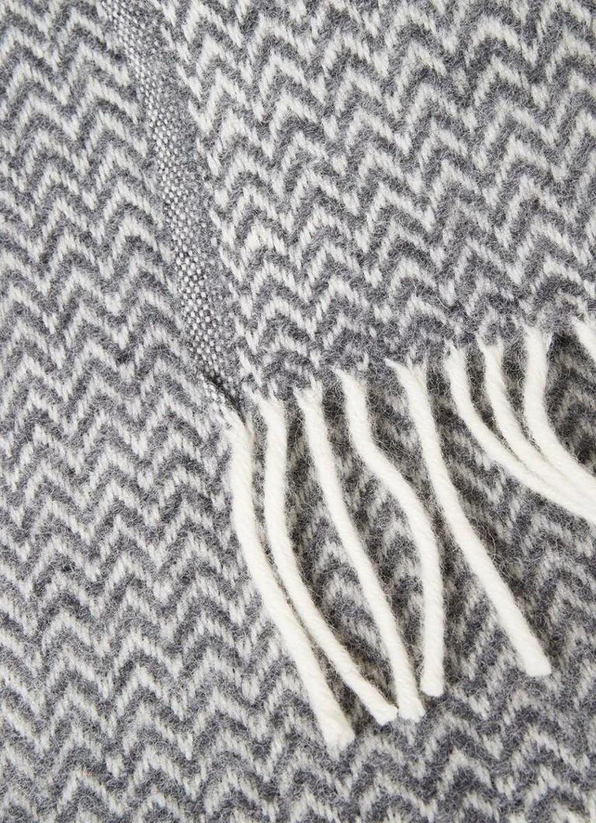 Klippan Yllefabrik Klippan Wollen Plaid Velvet Grey- 130x200cm 4 Klippan Yllefabrik Klippan Wollen Plaid Velvet Grey- 130x200cm - Afbeelding 2