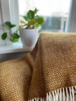 Klippan - Chevron - Wollen Plaid - Caramel - Caramel Geel - 130x200cm - Ecologische Wol - 9 Klippan - Chevron - Wollen Plaid - Caramel - Caramel Geel - 130x200cm - Ecologische Wol - -Klippan 900x1200