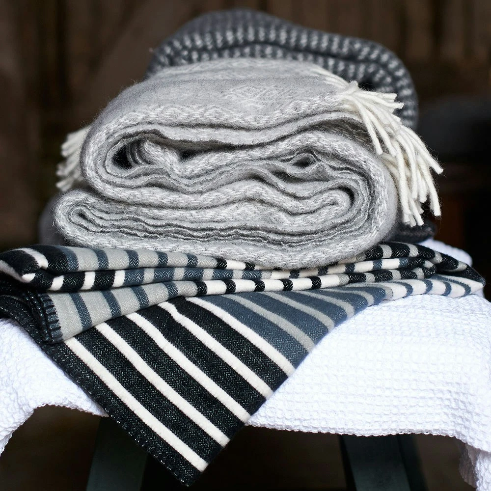 Klippan Yllefabrik Stella Plaid, Lichtgrijs 5 Klippan Yllefabrik Stella Plaid, Lichtgrijs - Afbeelding 3